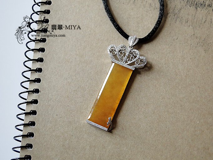 极品玻璃种起荧光黄翡皇冠方牌挂坠