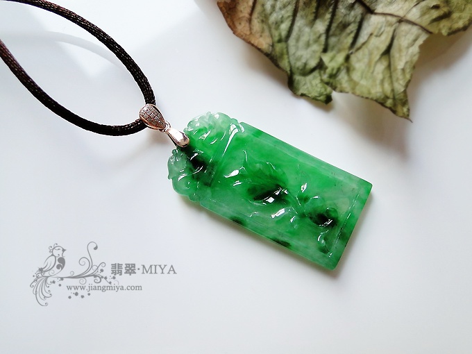 冰种飘绿小方牌