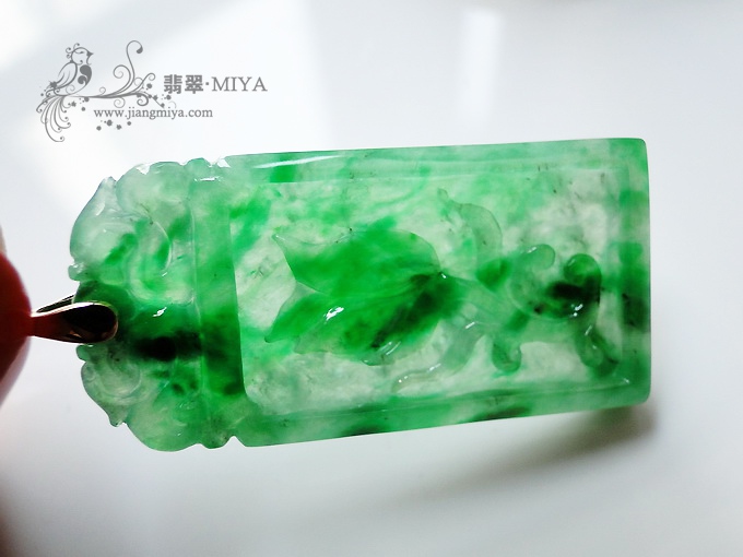 冰种飘绿小方牌