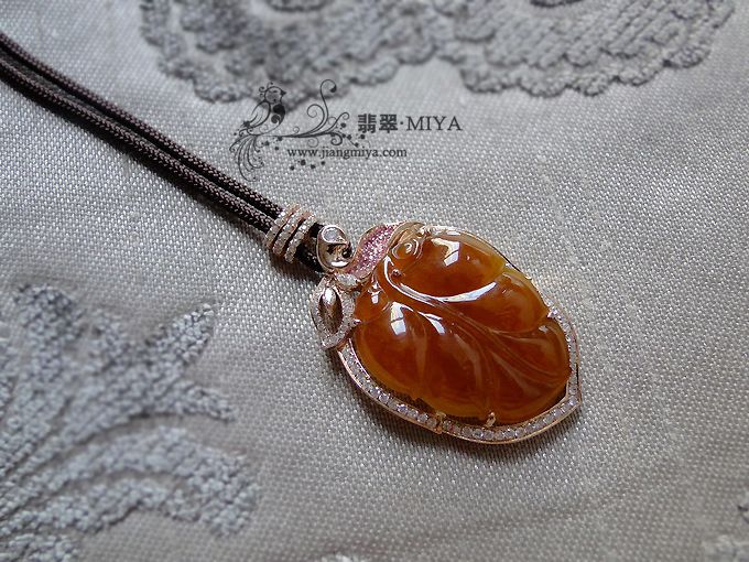 美貌红翡树叶