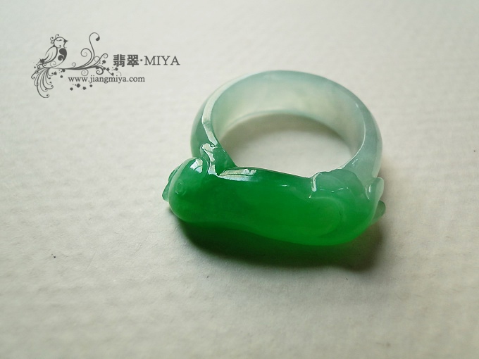 冰种翠绿海豚指环