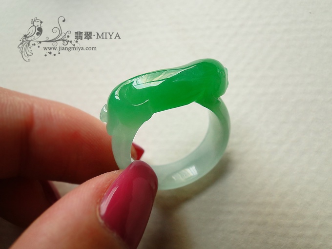冰种翠绿海豚指环