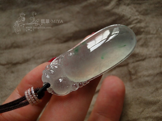 冰种起荧光飘绿花福瓜翡翠吊坠