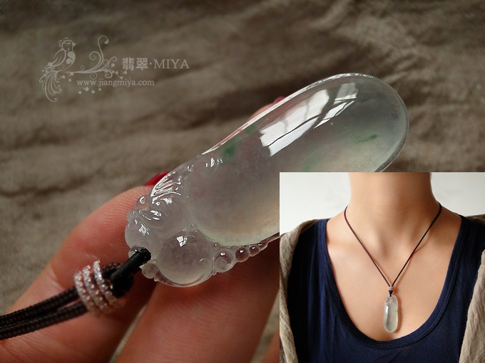 冰种起荧光飘绿花福瓜翡翠吊坠