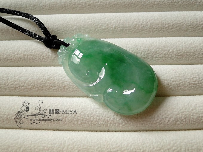 冰种飘绿花翡翠大如意