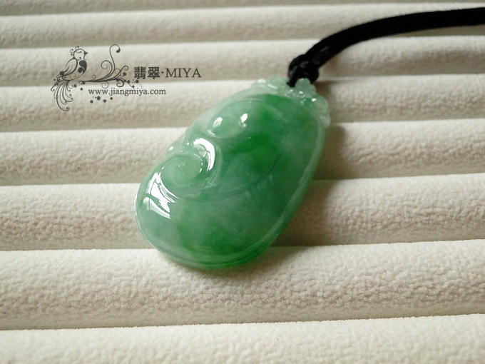 冰种飘绿花翡翠大如意