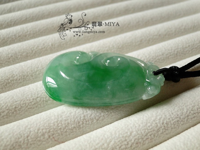 冰种飘绿花翡翠大如意