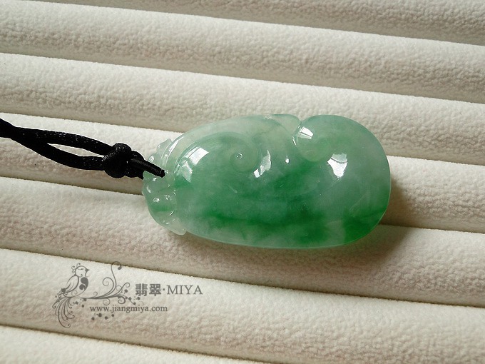 冰种飘绿花翡翠大如意