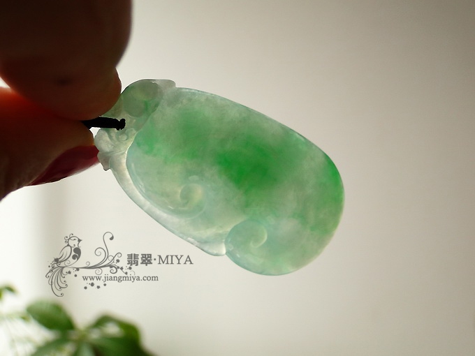 冰种飘绿花翡翠大如意