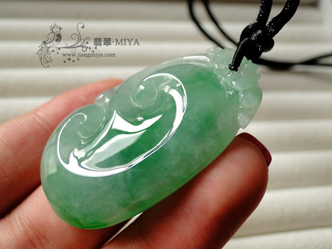 冰种飘绿花翡翠大如意