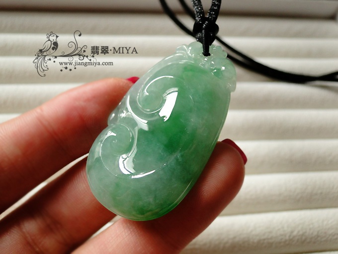 冰种飘绿花翡翠大如意