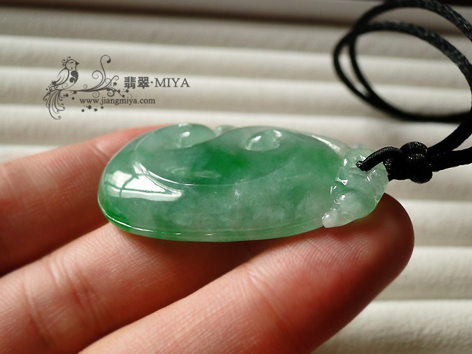 冰种飘绿花翡翠大如意