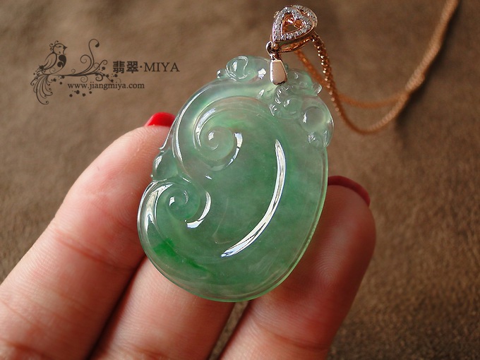 冰玻种晴水绿底如意挂坠