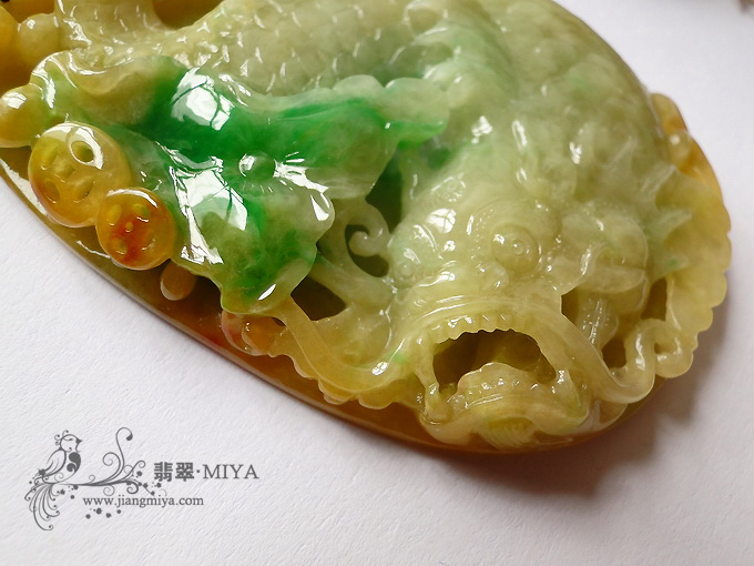 三彩黄加绿鱼化龙大挂件，男士翡翠挂件