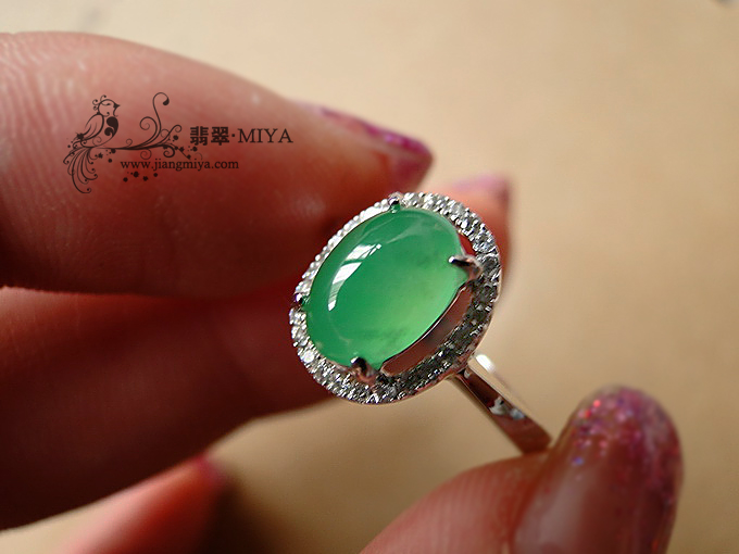 翡翠绿戒指