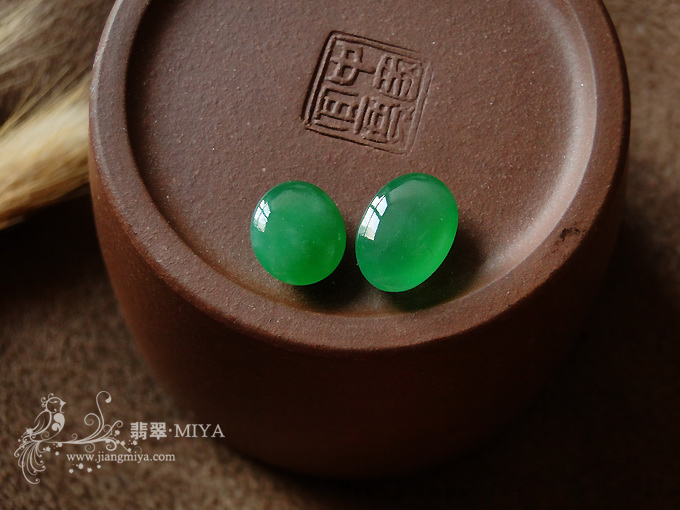 冰种正阳翠绿蛋面