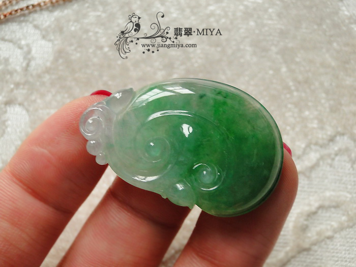 冰种飘绿花翡翠如意