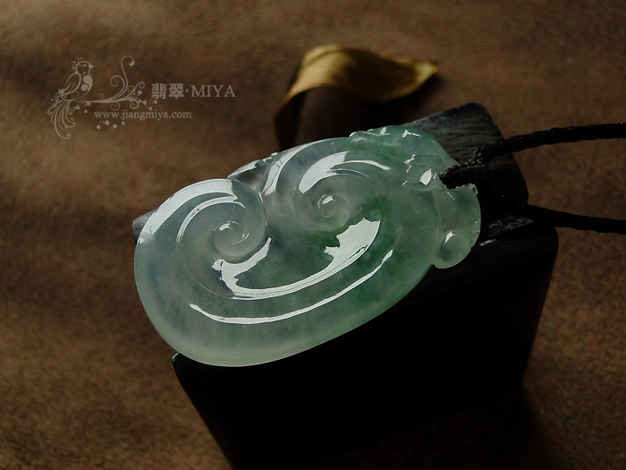 冰种飘绿花如意挂件