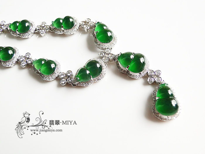 老坑玻璃种满色绿葫芦强荧光翡翠套链
