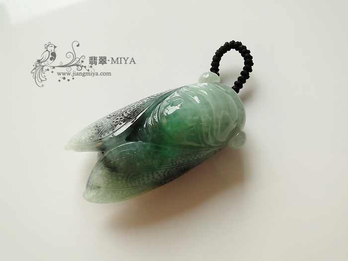 一鸣惊人，比翼双飞，两只蝉
