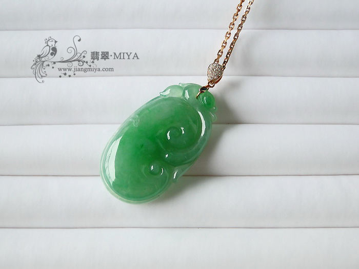 冰种带翠色如意
