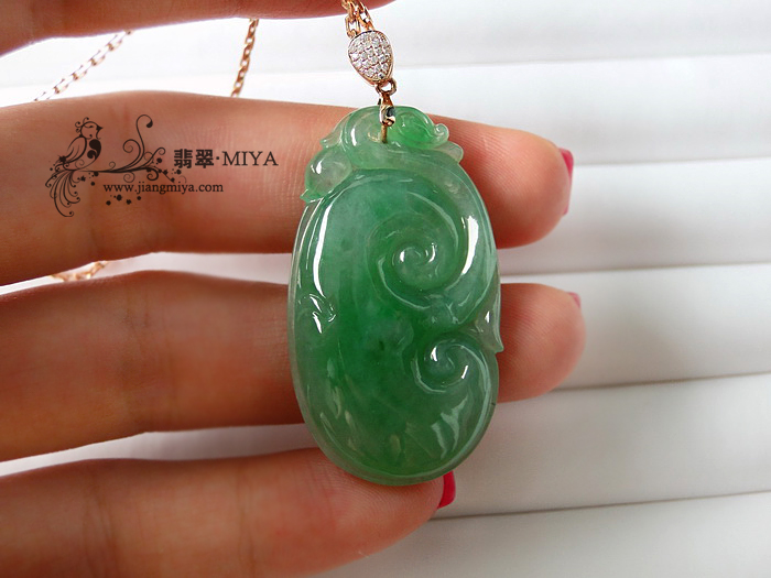 冰种带翠色如意