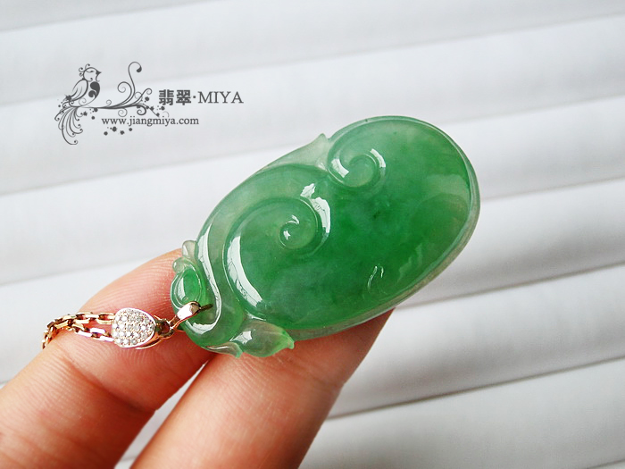 冰种带翠色如意