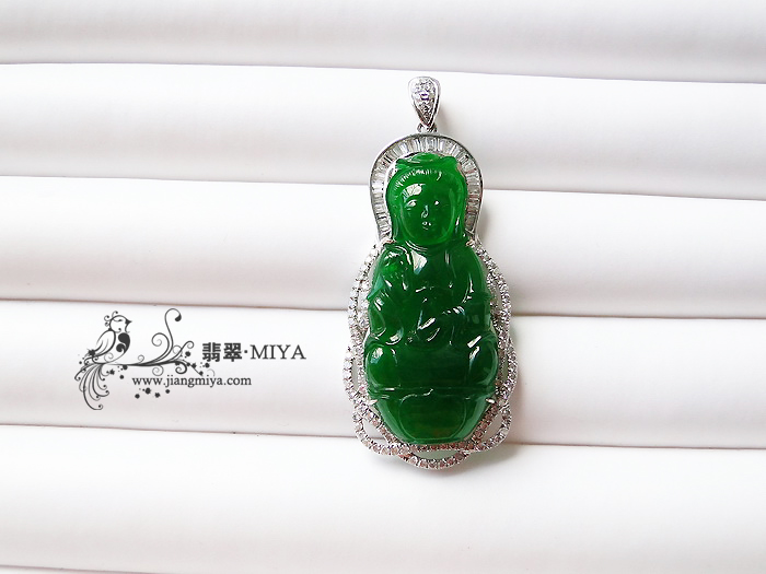老坑玻璃种浓阳绿翡翠观音吊坠
