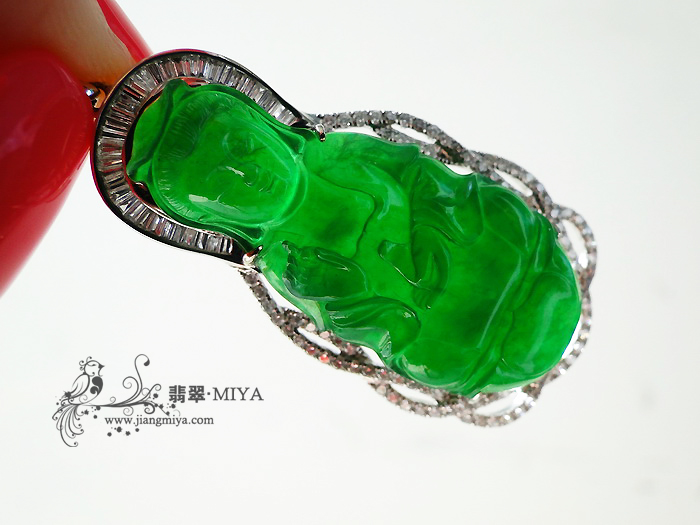 老坑玻璃种浓阳绿翡翠观音吊坠