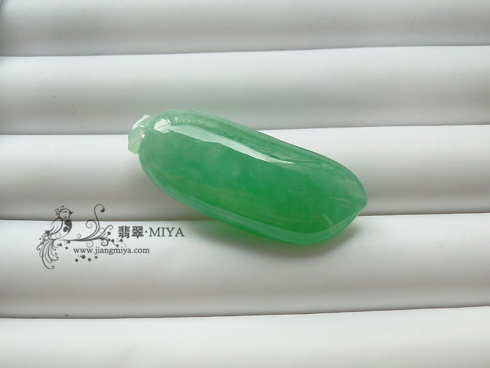 大玉不雕冰种淡绿翡翠福瓜