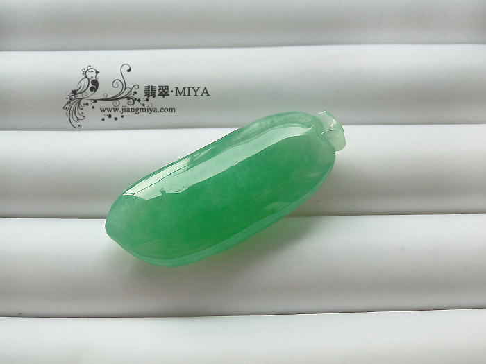 大玉不雕冰种淡绿翡翠福瓜