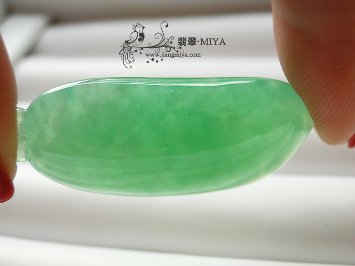 大玉不雕冰种淡绿翡翠福瓜