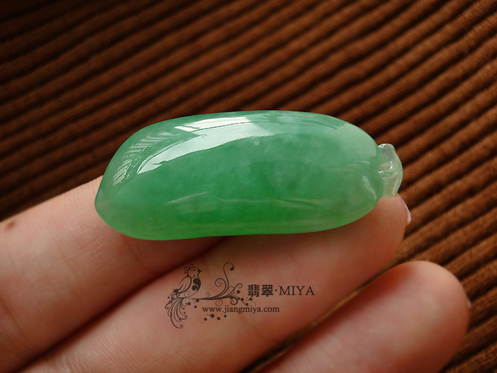 大玉不雕冰种淡绿翡翠福瓜