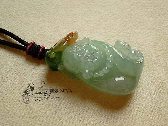 冰糯种俏色三彩笑佛童子挂坠