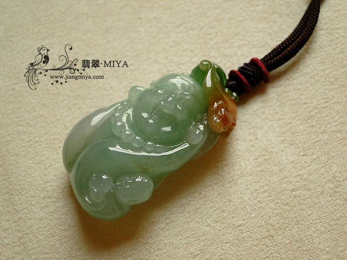 冰糯种俏色三彩笑佛童子挂坠
