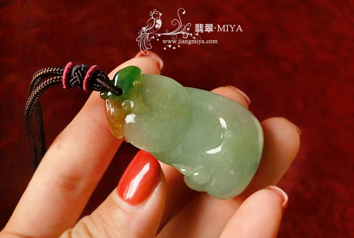 冰糯种俏色三彩笑佛童子挂坠