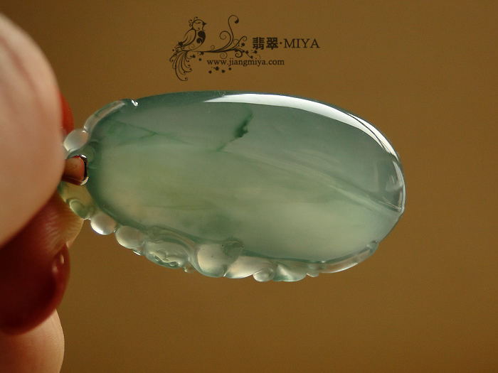高冰蓝水略飘花翡翠福瓜