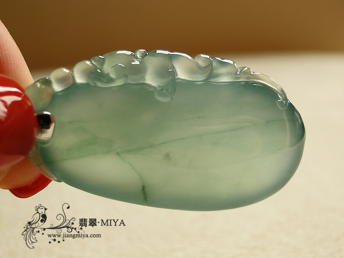 高冰蓝水略飘花翡翠福瓜