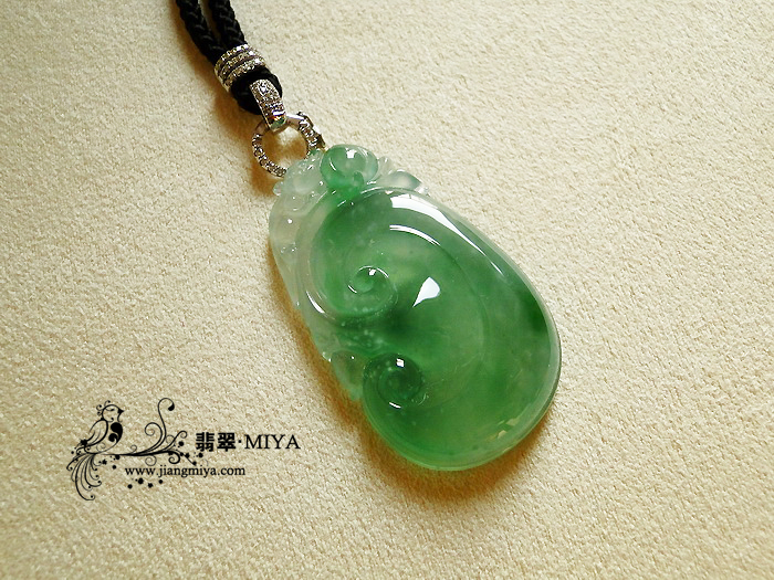 收藏级木那种飘绿花正庄如意挂件