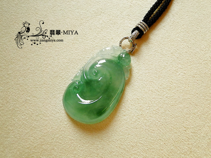 收藏级木那种飘绿花正庄如意挂件