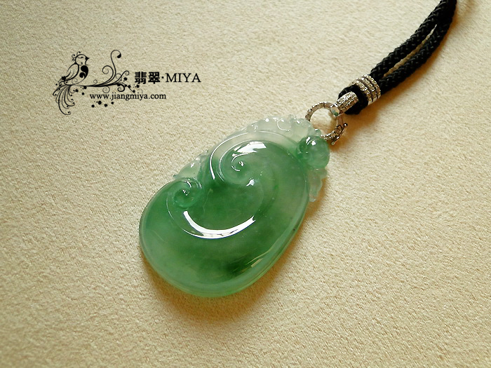 收藏级木那种飘绿花正庄如意挂件