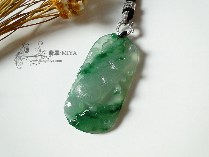高冰种飘绿花兔肖挂件