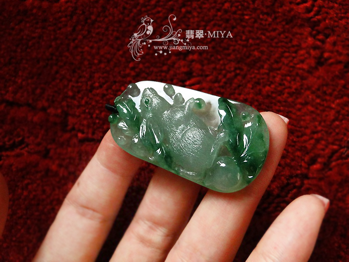 高冰种飘绿花兔肖挂件