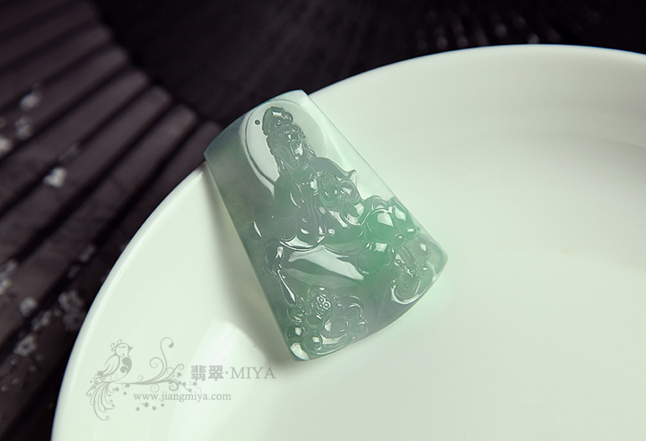 咪雅翡翠